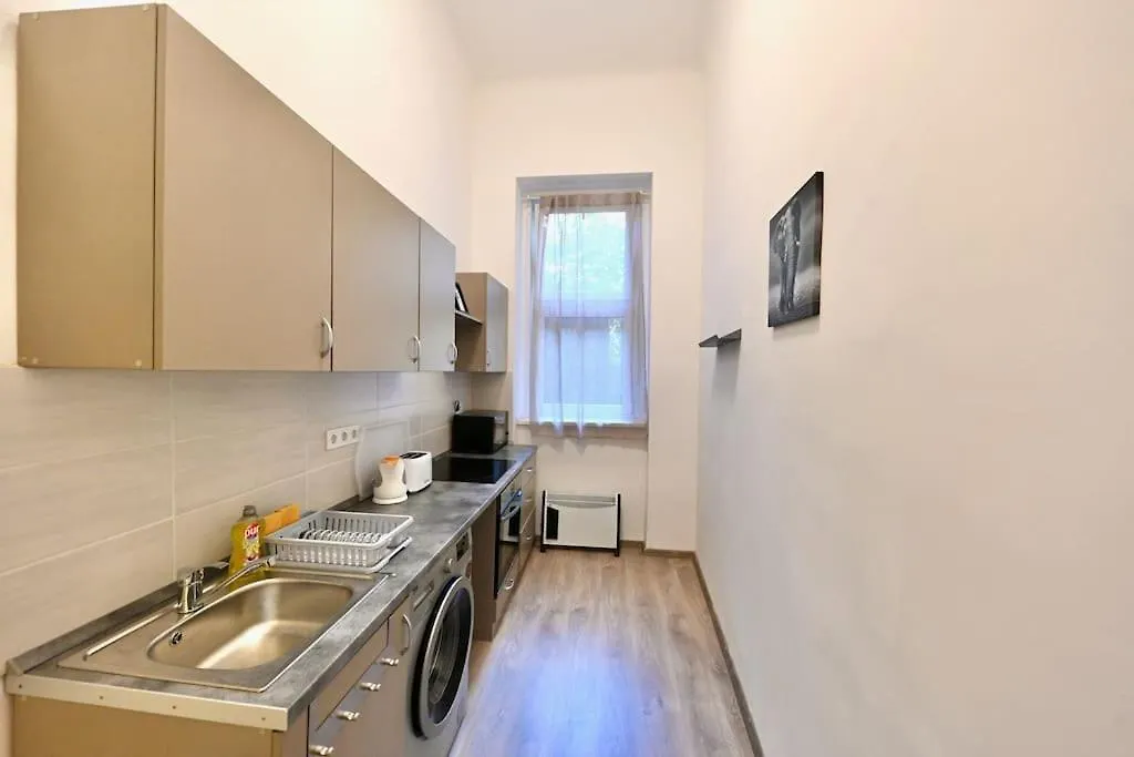 Cute Gallery Flat In Kiraly Street Budapest